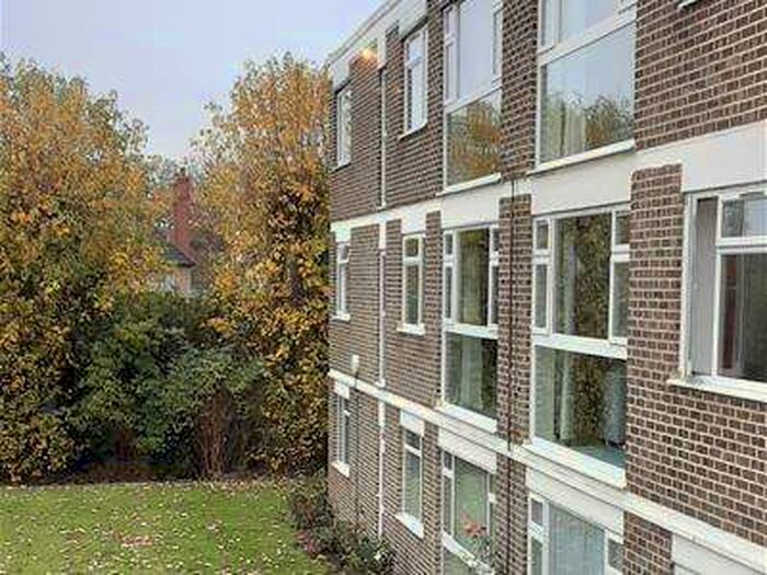 1 Bedroom Flat To Rent In Stratton Close, Canons Park, Edgware, HA8