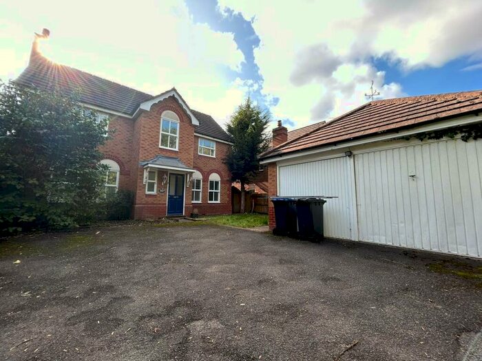 4 Bedroom Detached House To Rent In Plover Close, Stratford-upon-Avon, CV37