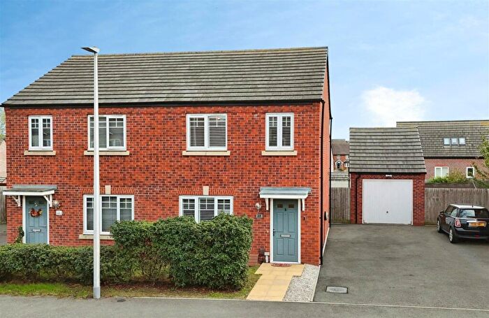 3 Bedroom Semi Detached House For Sale In Hopkins Road, Warwick, CV34