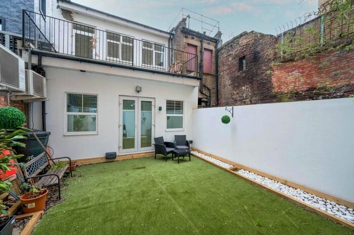 Studio To Rent In Whitechapel Road, Whitechapel, London E1