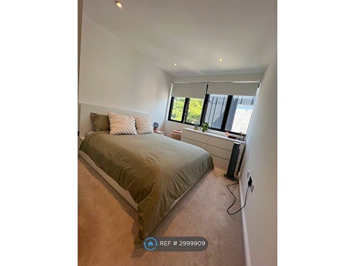 2 Bedroom Flat To Rent In High Street, Purley, CR8