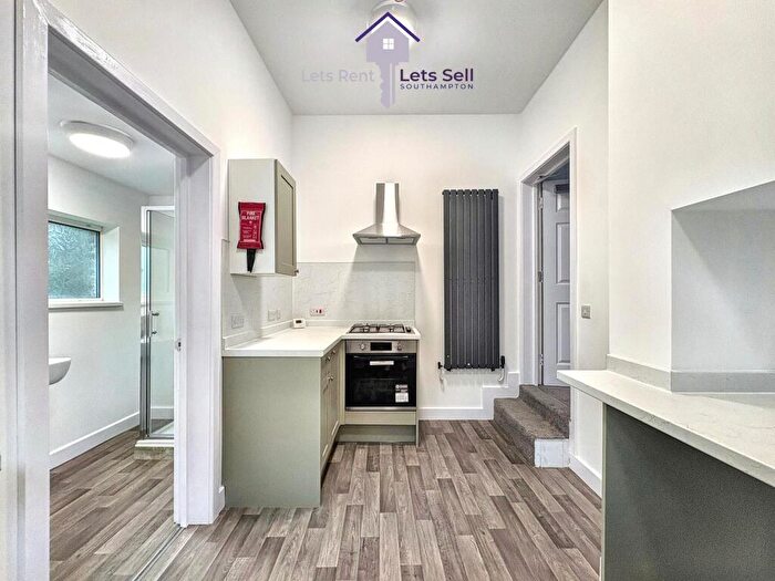 Flat To Rent In Shaftesbury Avenue, SO17