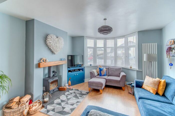 2 Bedroom Semi-Detached House To Rent In Graham Road, Halesowen, West Midlands, B62