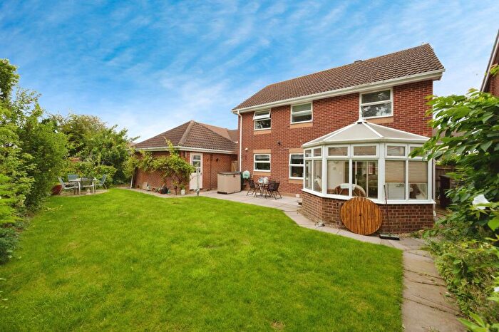 4 Bedroom Detached House For Sale In Hamfield Drive, Hayling Island, Hampshire, PO11
