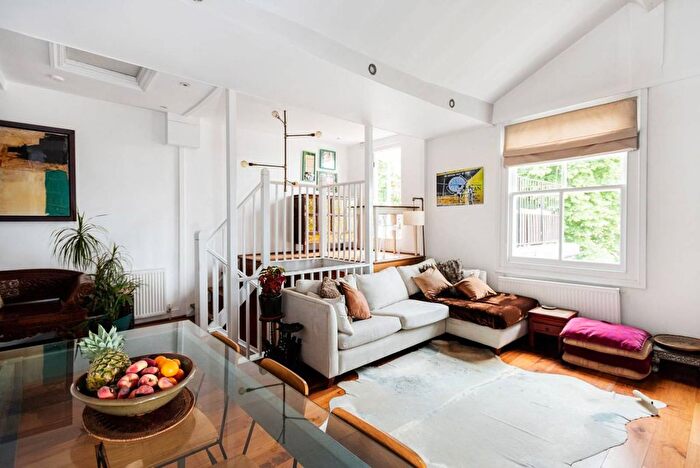 2 Bedroom Flat To Rent In Westbourne Park Road, Portobello, London, W11