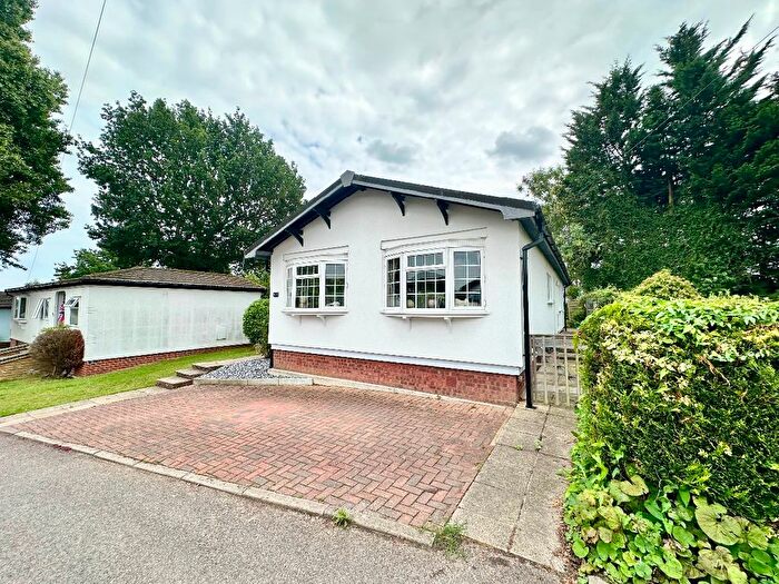 2 Bedroom Mobile/park Home For Sale In North End, Cummings Hall Lane, Romford, RM3
