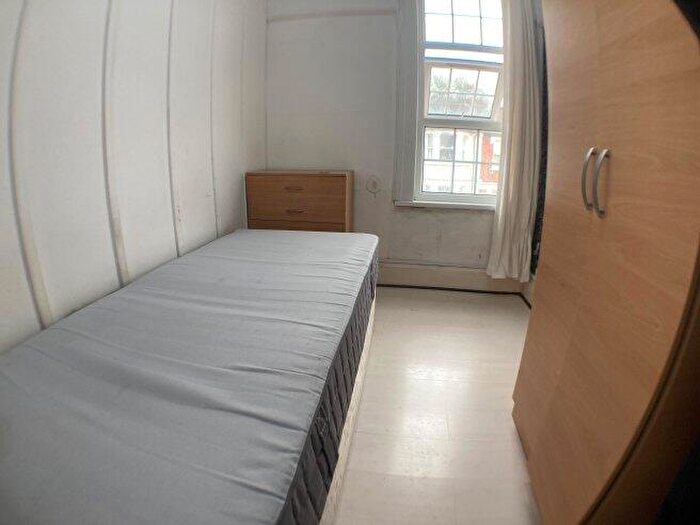 2 Bedroom Flat To Rent In Ivy Road, NW2