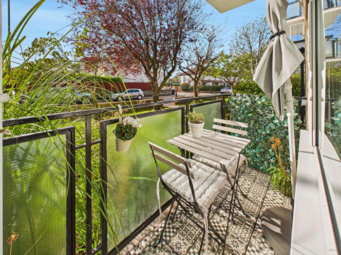 2 Bedroom Flat For Sale In Southdown Road, Shoreham By Sea, BN43