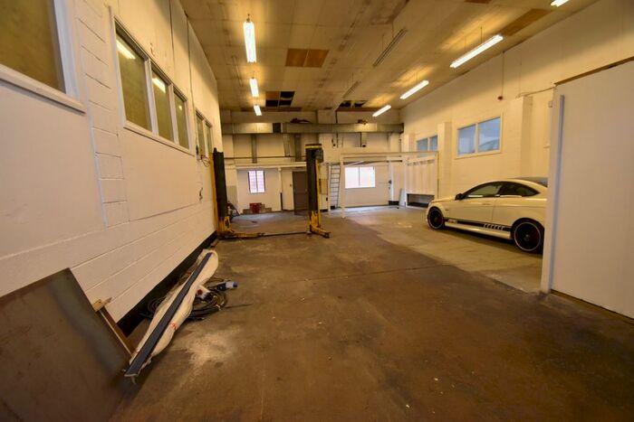 Garage / Parking To Rent In Woodward Road, Howden Industrial Estate, Tiverton, Devon, EX16