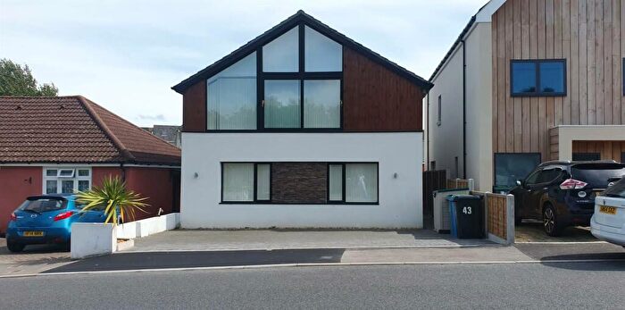 5 Bedroom Detached House To Rent In Sherwood Avenue, Poole, BH14