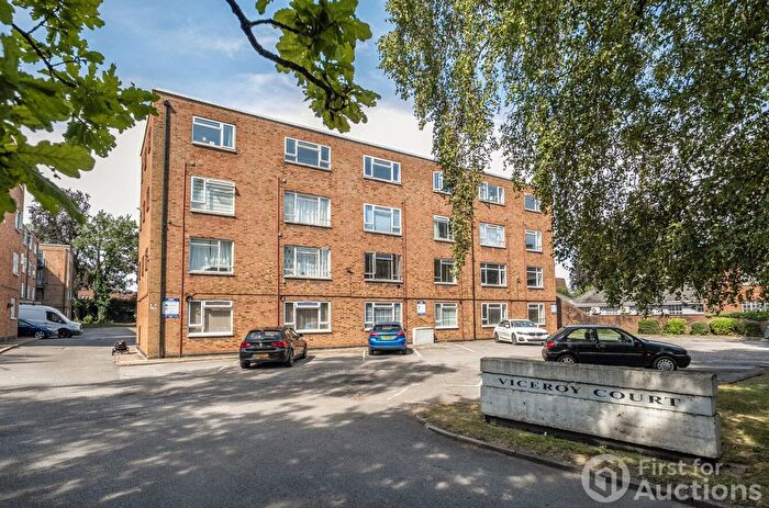 Studio For Sale In High Street South, Dunstable, Bedfordshire, LU6