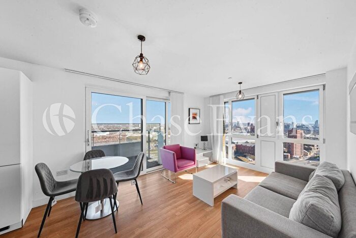 2 Bedroom Flat To Rent In The Plaza, Jefferson Plaza, Bromley By Bow, London, E3