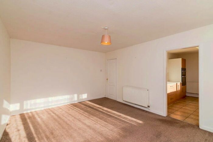 2 Bedroom Flat To Rent In Slade Road, Sutton Coldfield, B75