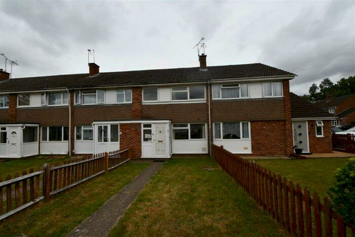 3 Bedroom Terraced House To Rent In Bedroom Terraced House In Guildford, GU2