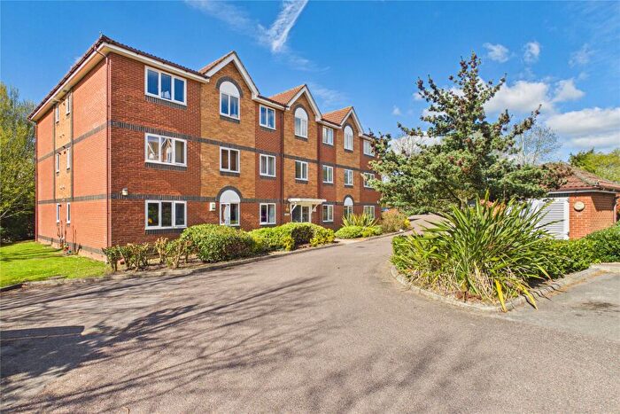 2 Bedroom Apartment For Sale In Hebbecastle Down, Warfield, Berkshire, RG42