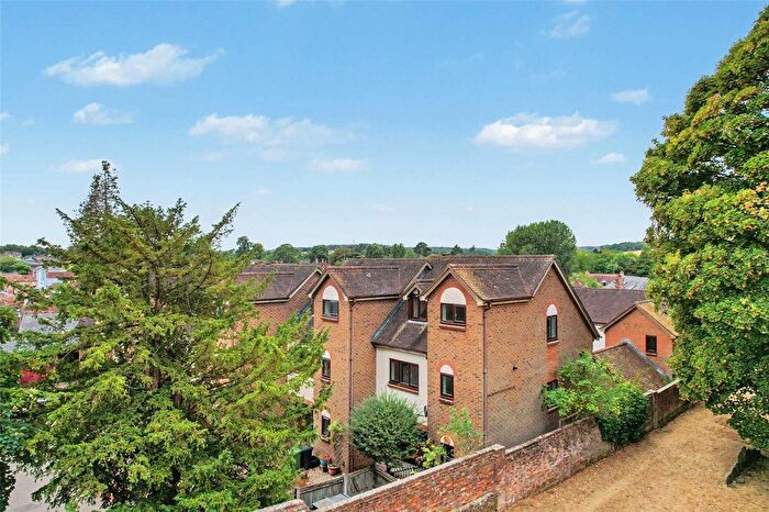 3 Bedroom End Of Terrace House For Sale In Oliver Rise, Alton, Hampshire, GU34