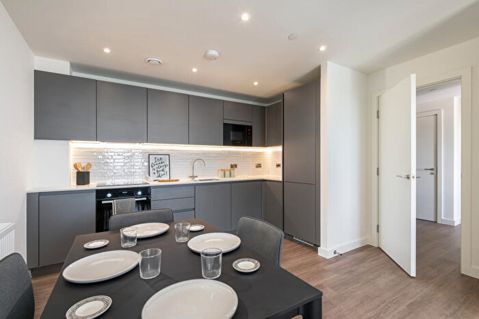 2 Bedroom Apartment To Rent In Domain, Tilling Courtyard, Weldale Street, Reading, Berkshire, RG1
