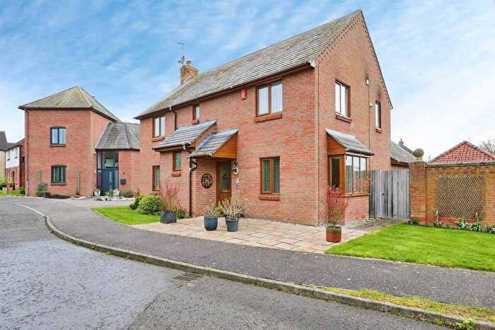 4 Bedroom Detached House For Sale In The Paddocks, Folksworth, Peterborough, PE7