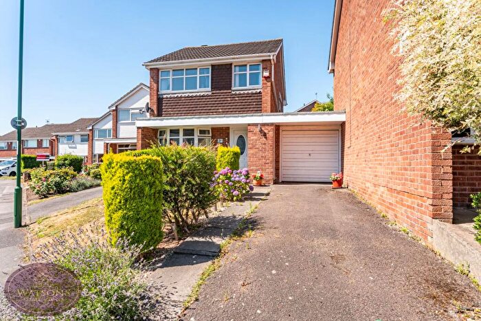 3 Bedroom Link Detached House For Sale In Bowlwell Avenue, Nottingham, NG5