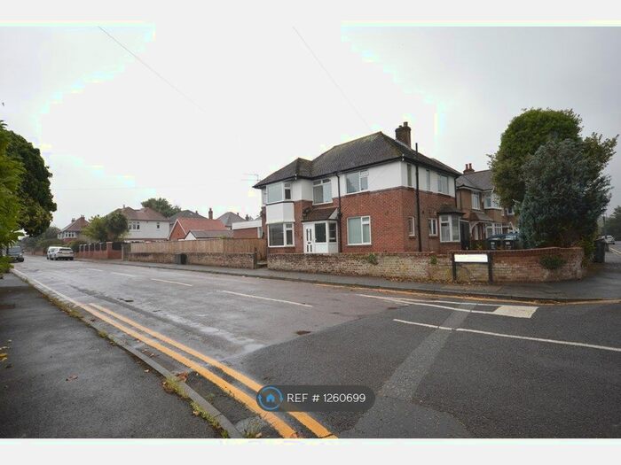 6 Bedroom Detached House To Rent In Greenwood Road, Bournemouth BH9