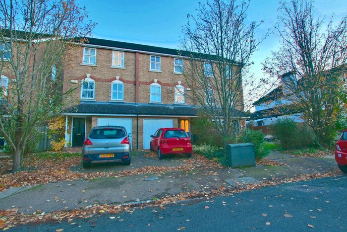 3 Bedroom Town House To Rent In Spencer Road, Bromley, BR1