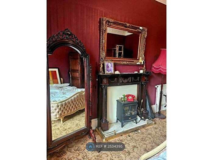 3 Bedroom Flat To Rent In Dixon Avenue, Glasgow, G42