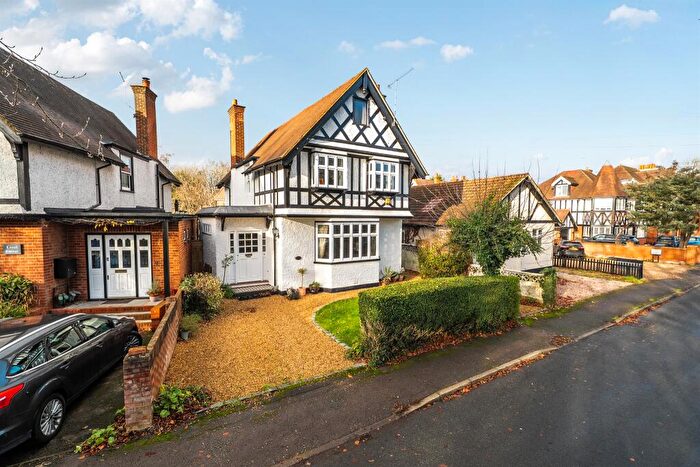 6 Bedroom Detached House For Sale In Ellington Road, Taplow, Maidenhead, SL6