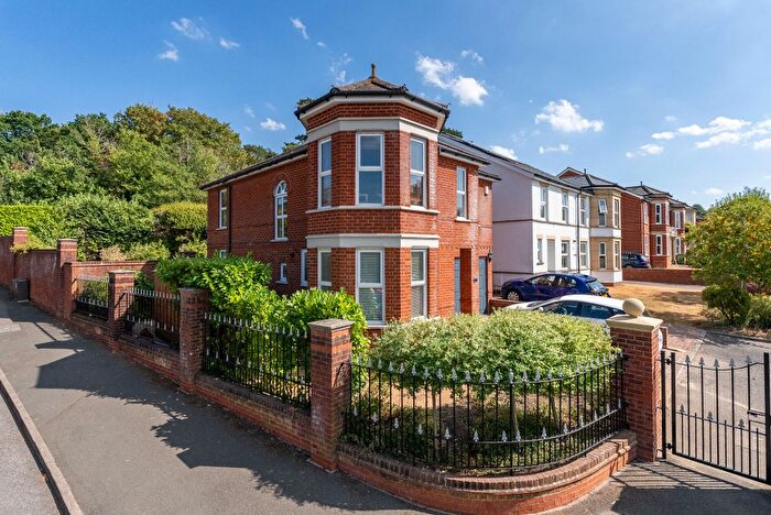 4 Bedroom Link Detached House For Sale In Downsview Gardens, Dorking, RH4