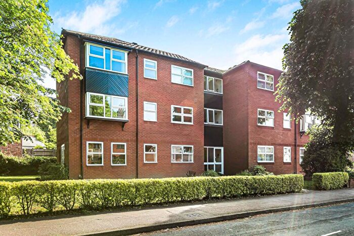 2 Bedroom Flat To Rent In Lime Tree Place, St Albans, AL1