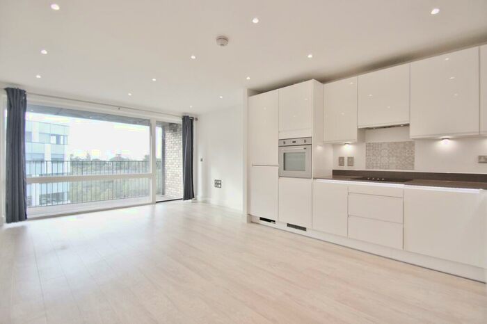 2 Bedroom Flat To Rent In Abbotsford Court, Lakeside Drive, Park Royal, NW10