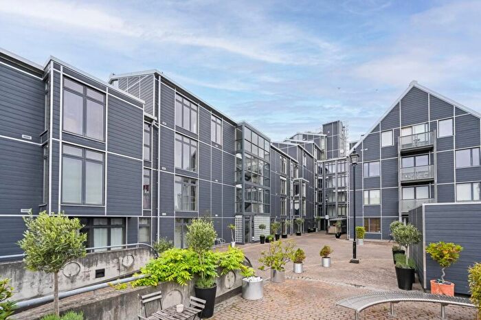 2 Bedroom Flat For Sale In Island House, London, E3