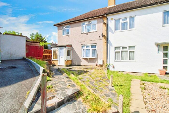 4 Bedroom End Of Terrace House To Rent In Romford, RM3