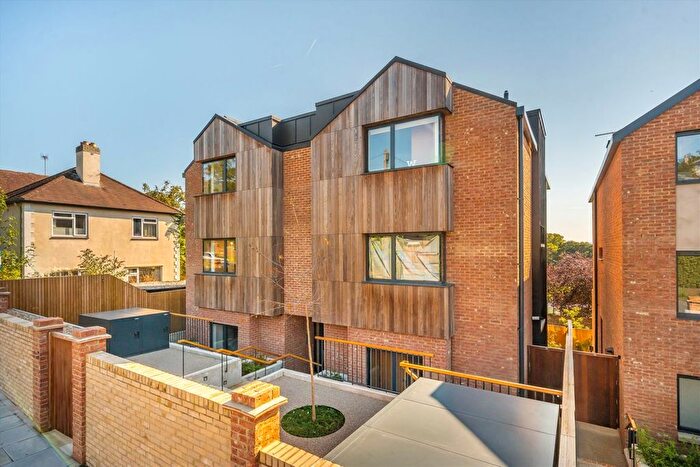 3 Bedroom Flat For Sale In Cottenham Park Road, Wimbledon, SW20