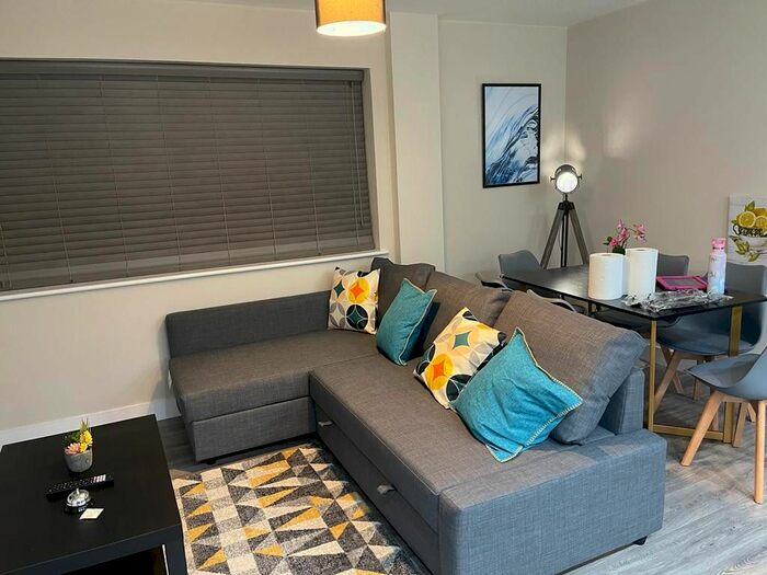 2 Bedroom Town House To Rent In Hurst Street, Liverpool, L1