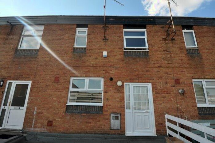 2 Bedroom Flat To Rent In Limehurst Square, Northampton, NN5