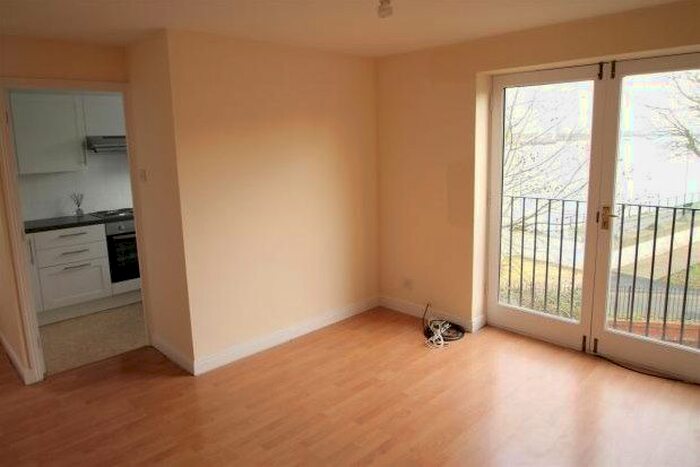 2 Bedroom Flat To Rent In Harlinger Street, London SE18