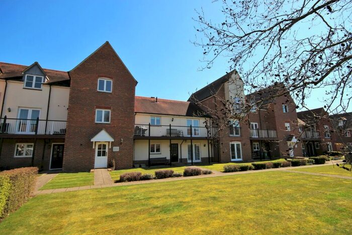 2 Bedroom Apartment To Rent In Marina Way, Abingdon On Thames, OX14
