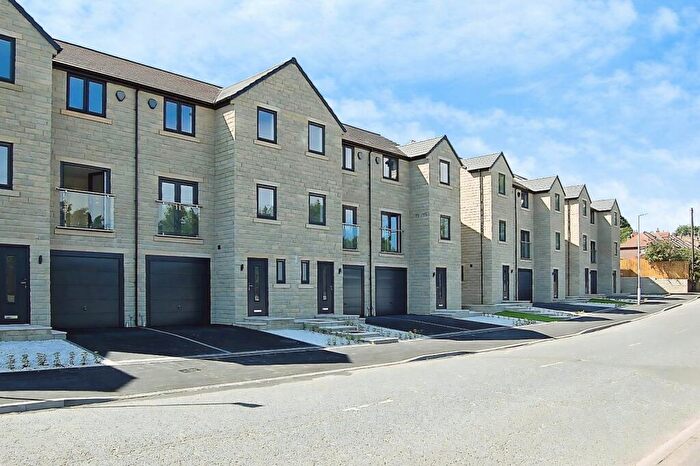 4 Bedroom Terraced House To Rent In Lillands Lane, Brighouse, West Yorkshire, HD6