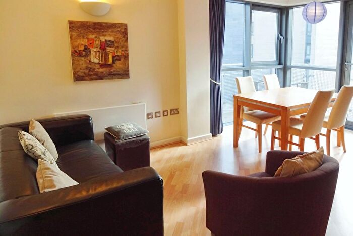 2 Bedroom Flat To Rent In City Walk, Leeds, West Yorkshire, LS11