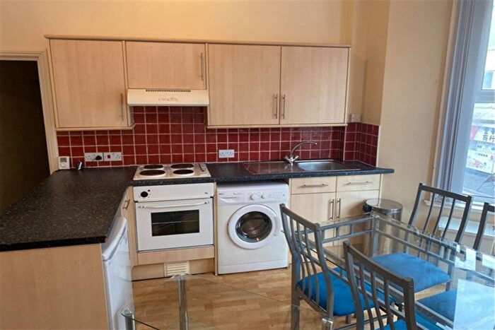 2 Bedroom Flat To Rent In Bedroom Flat In Bournemouth, BH1