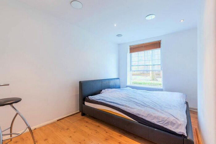 2 Bedroom Flat To Rent In Tilson House, Clapham Park, London, SW2