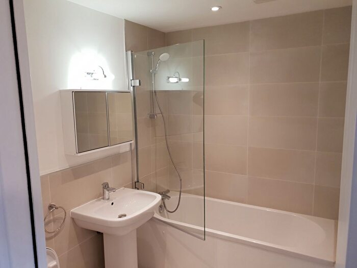 1 Bedroom Flat To Rent In High Road, London, NW10