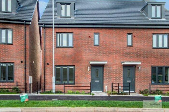 4 Bedroom Town House To Rent In Gainsborough Avenue, Bristol, BS10