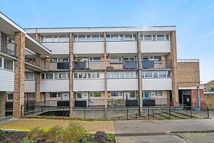 2 Bedroom Flat For Sale In Blossom Lane, Enfield, EN2