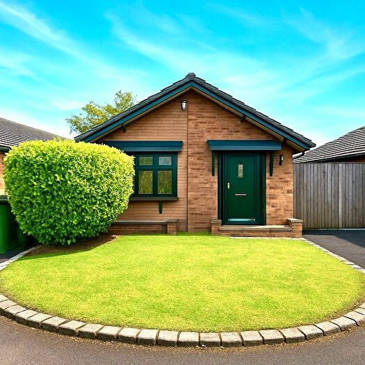 3 Bedroom Detached Bungalow To Rent In Sycamore Grove, Failsworth, M35
