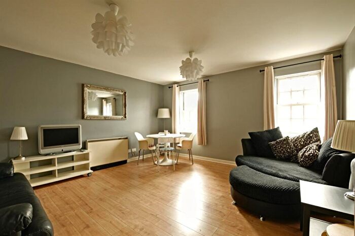 2 Bedroom Flat To Rent In Castle Mews, St. Thomas Street, OX1