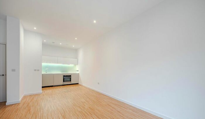 2 Bedroom Flat To Rent In Wingate Square, London, SW4