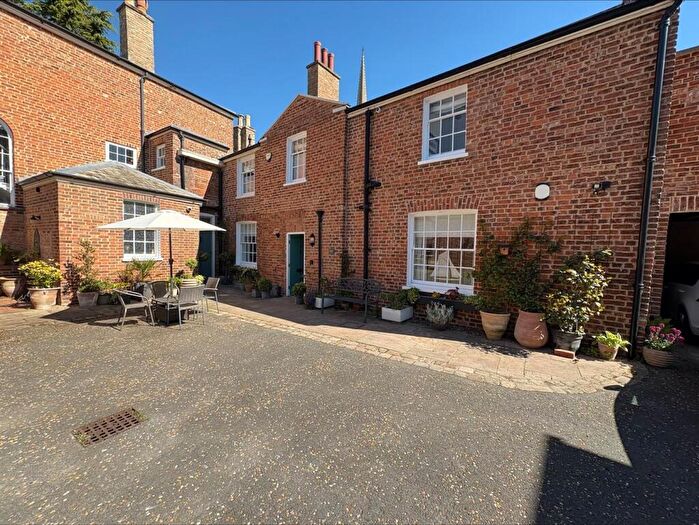 2 Bedroom Flat For Sale In Schoolhouse Lane, Louth, LN11