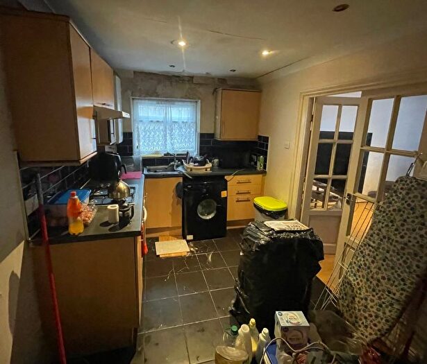 2 Bedroom Detached House For Sale In D Barrington Road, Manor Park, London, E12