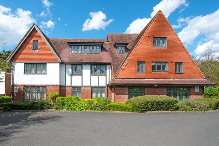 2 Bedroom Flat For Sale In Old Mile House Court, St. Albans, Hertfordshire, AL1